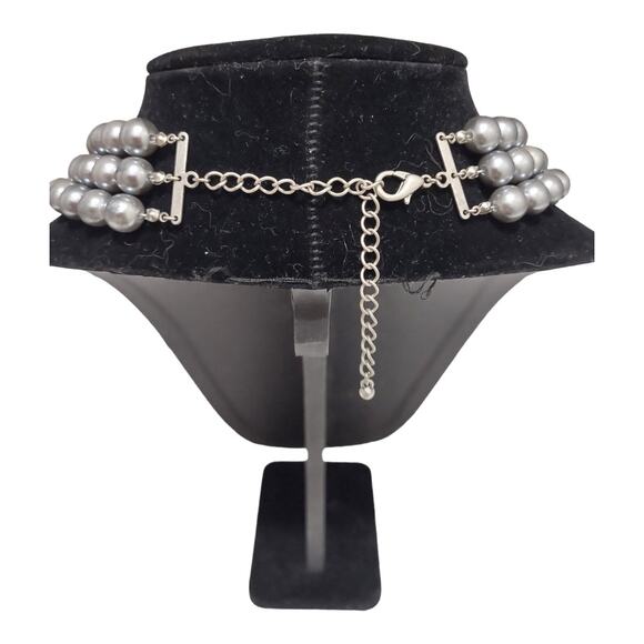 Gray Triple Pearl Strand Necklace Rhinestones Silver Bling Flowers Retro Classic - Picture 9 of 11